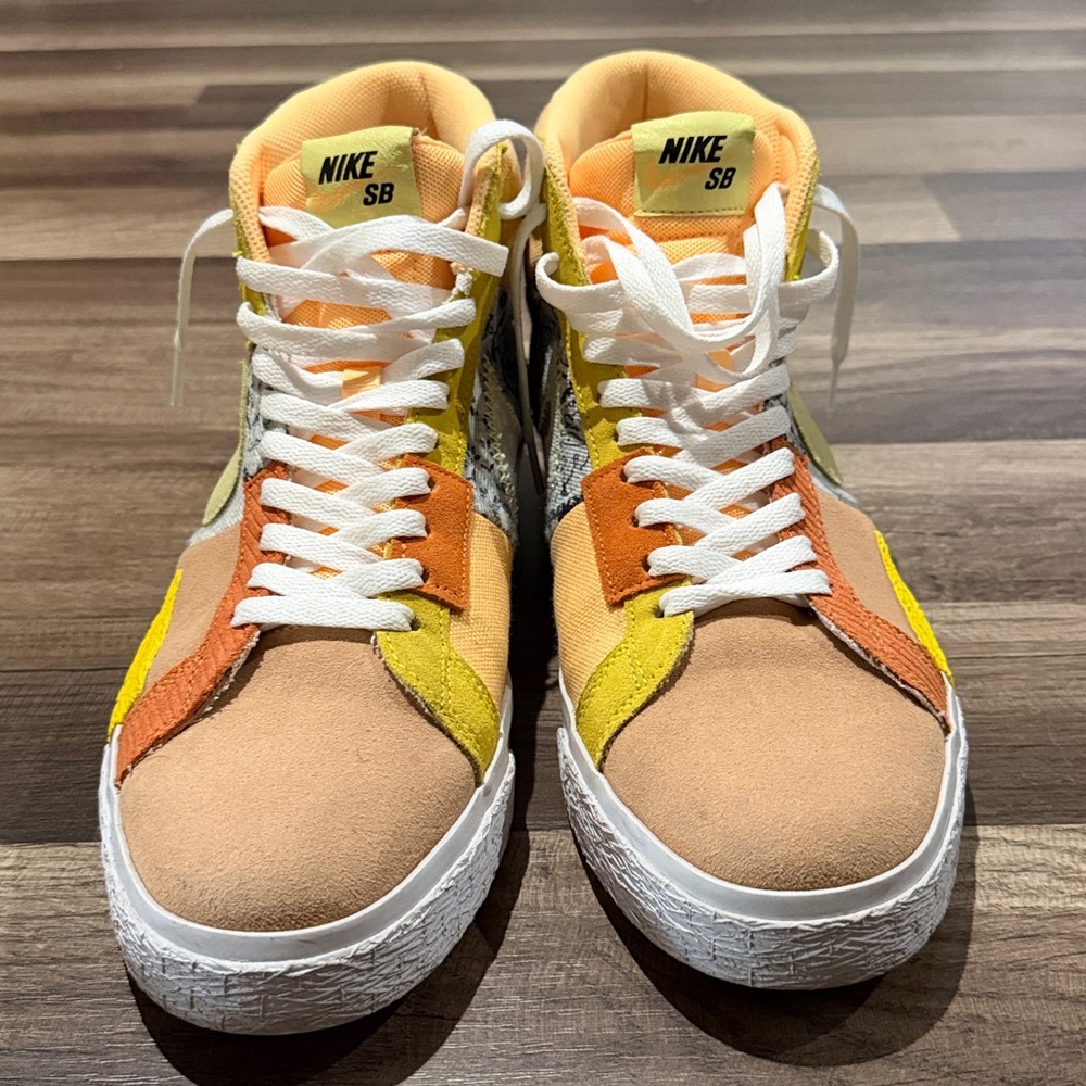 Nike SB Colorful High-Top Sneakers - Picture 2 of 6